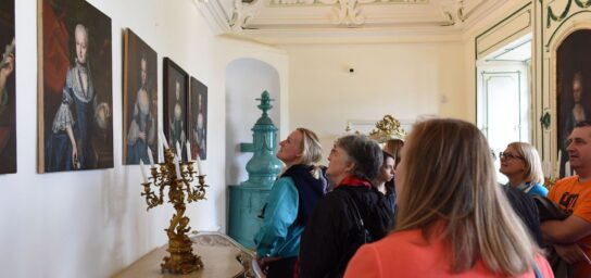 Hrad, jaskyňa a ochutnávka medoviny